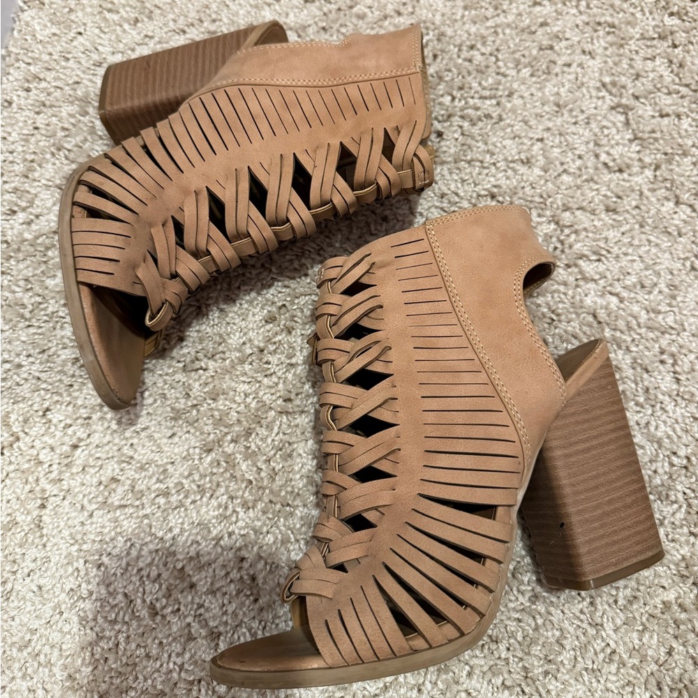 DV Tan Block Heels